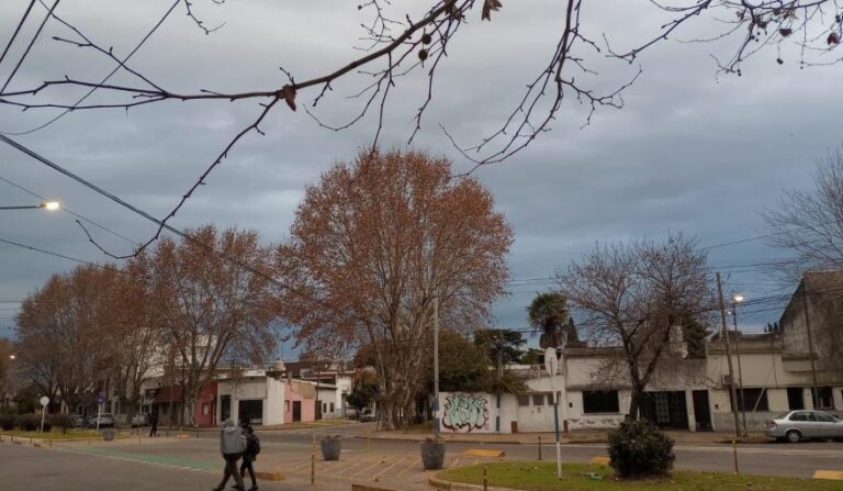 20251013085213_clima-la-plata-invierno-cielo-nublado-jpg