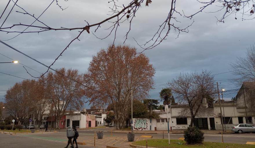 20251013085213_clima-la-plata-invierno-cielo-nublado-jpg