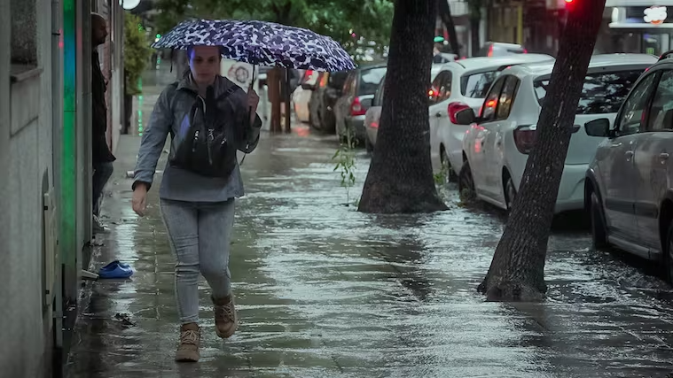 hasta-que-hora-llueve-hoy-en-buenos-aires-segun-el-servicio-meteorologico-nacional-foto-leandro-herediatn-ZUKG2NPHSFAY7CE63WVIDMWQS4-avif-767×431--04-07-2026_09_09_AM