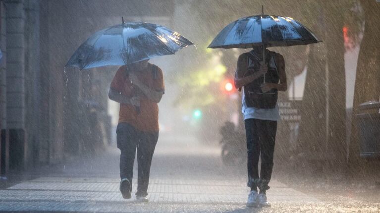 la-ciudad-de-buenos-aires-y-el-conurbano-bonaerense-amaneceran-con-lluvias-y-bajas-temperaturas-foto-na-damian-dopacio-X3TDXXMD4RG3PF625EFH3OGV3E