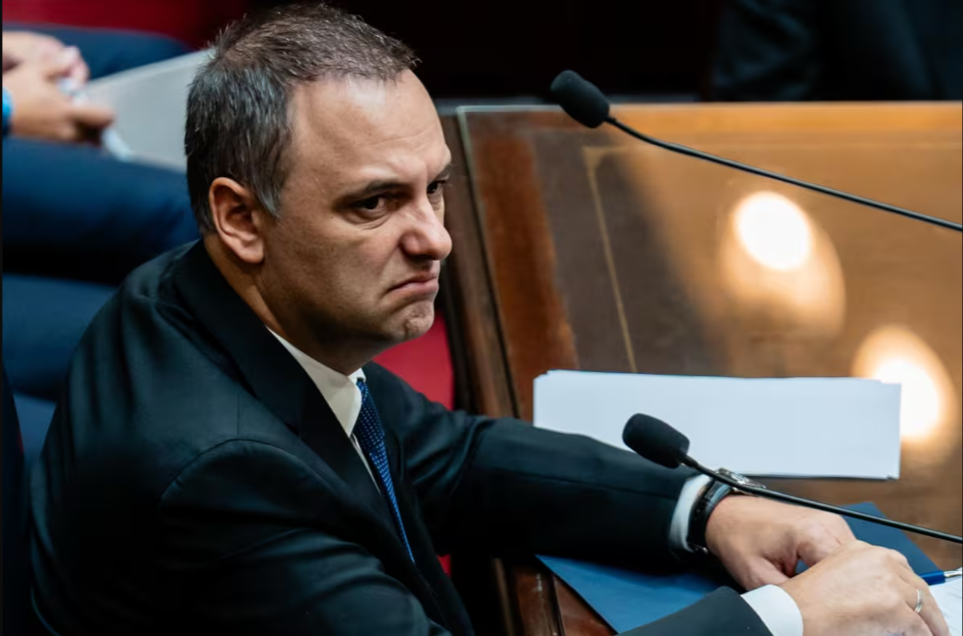 manuel-adorni-durante-el-informe-de-gestion-en-el-LVZJEMVKEFHNJGQ2PFCUJK5MIE-jpg-1200×800--05-05-2026_05_59_PM