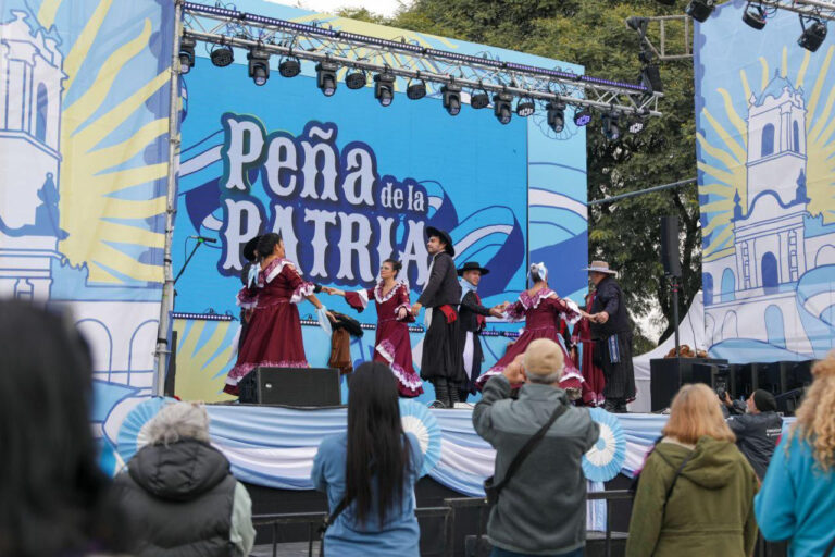 lanus-gobierno-invita-a-la-comunidad-lanusense-a-participar-de-la-pena-por-el-9-de-julio-gb6sH