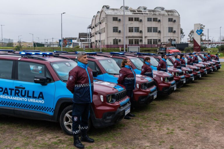 SE-INCORPORARON-20-CAMIONETAS-PARA-CONFORMAR-LA-NUEVA-PATRULLA-DE-ORDENAMIENTO-URBANO-DE-LANUS-2