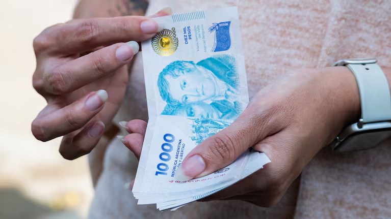 prestamos-personales-de-hasta-100000000-quienes-acceden-y-como-solicitarlos-en-mayo-de-2025-foto-adobe-stock-XZKZDEQIPZCEFPW5IQV6OCHTAQ (1)