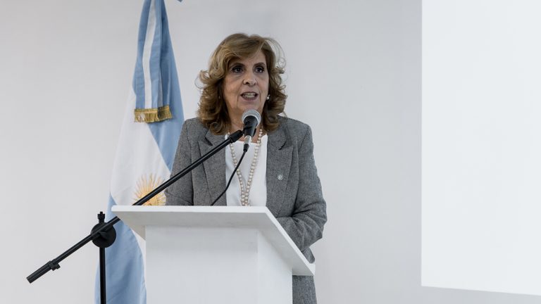 Honoris-causa-Marta-Pascual-IR